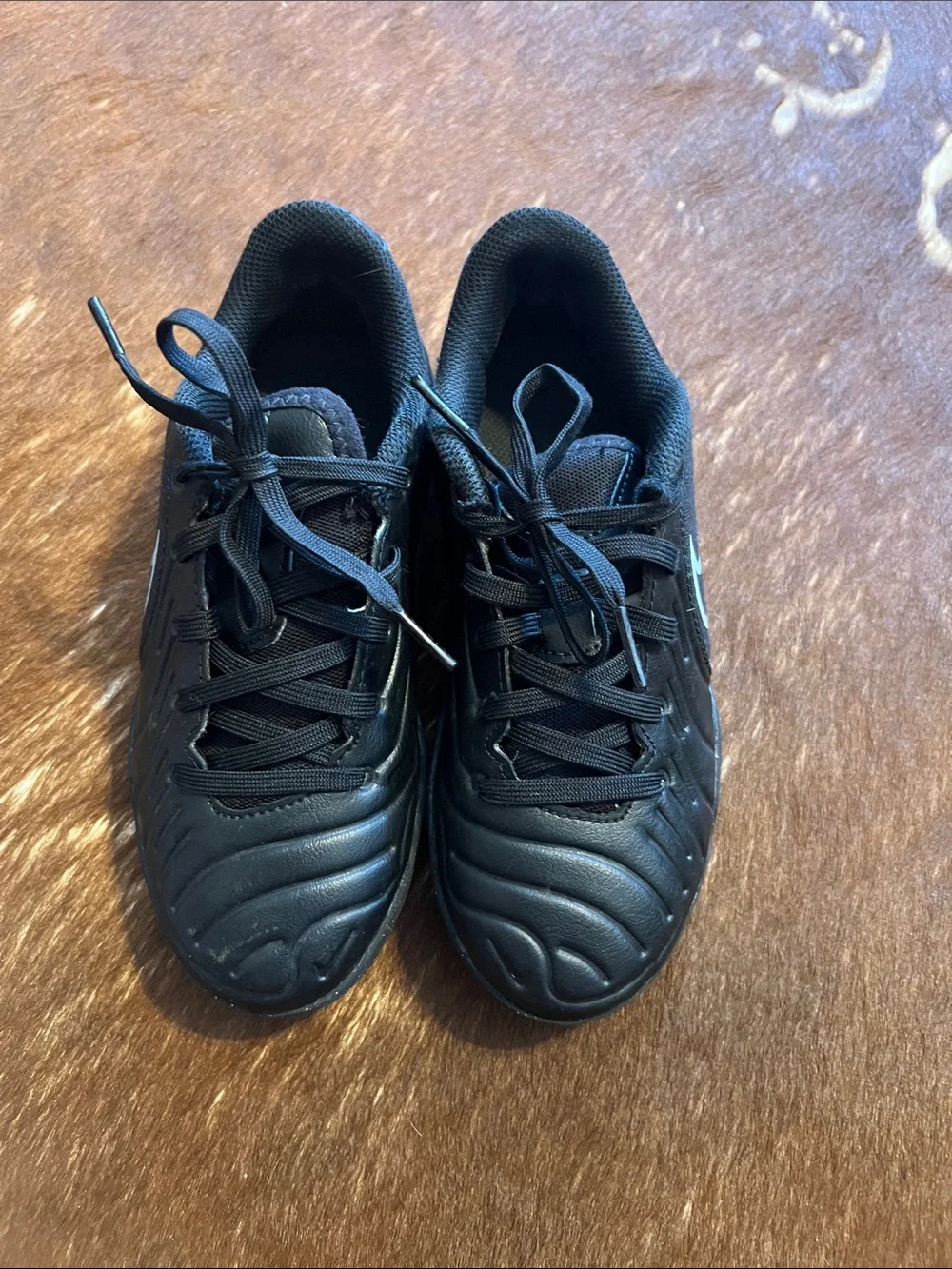Nike Kids' Tiempo Maestro Club Indoor Soccer Shoes, size 1.5 Y